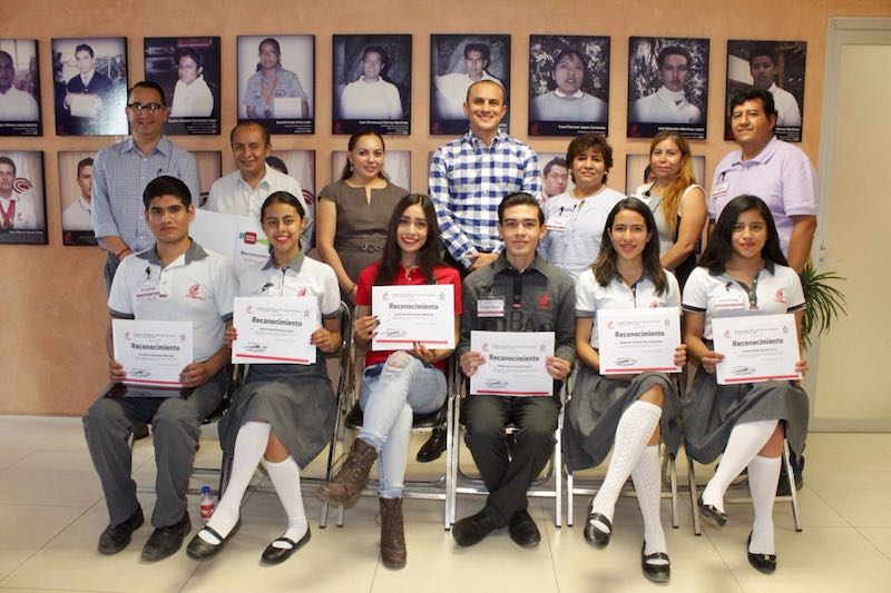 Reconoce el Colegio de Bachilleres a sus estudiantes destacados