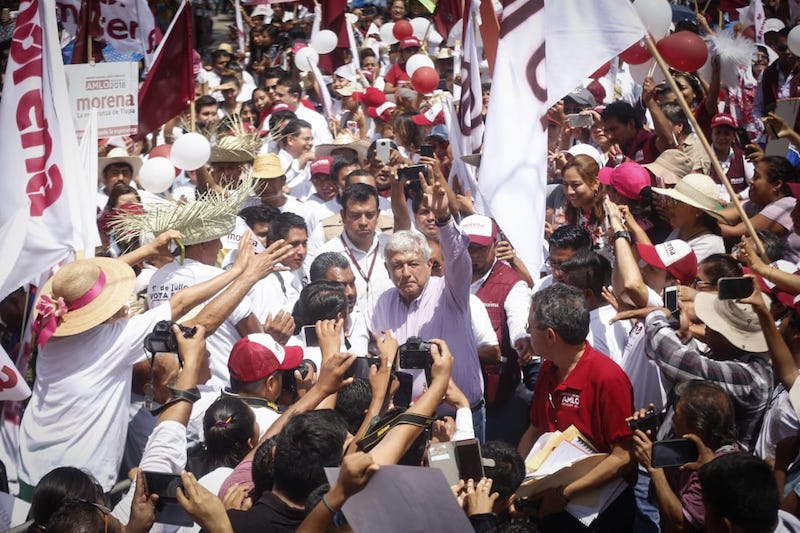 NAIM sí es viable… si lo pagan empresarios, aclara AMLO