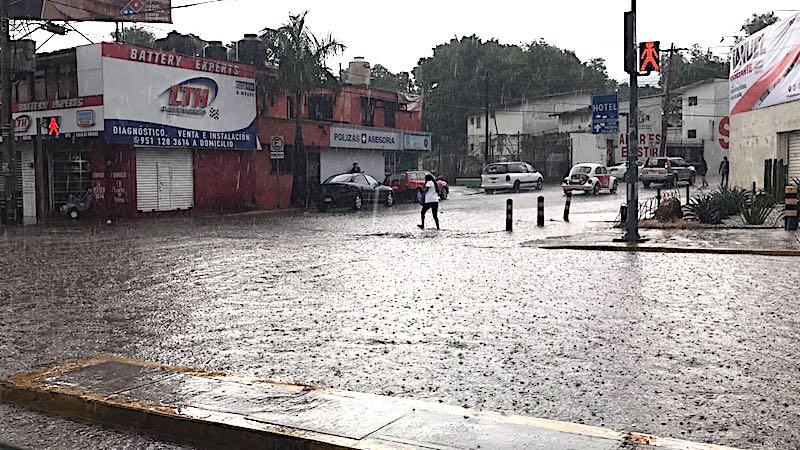 Salida del territorio oaxaqueño de la Onda Tropical 6 deja solo algunos daños: @CEPCO_GobOax