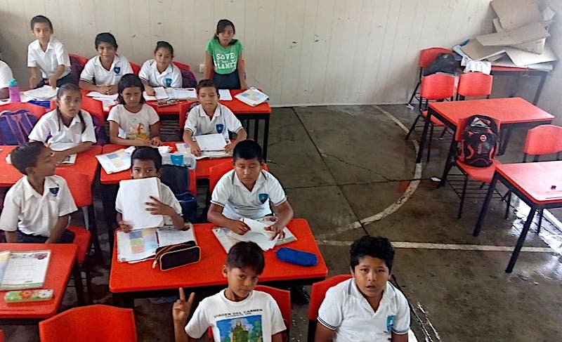 Escuelas provisionales no resistieron; gotean y así toman clases en primaria de Niltepec