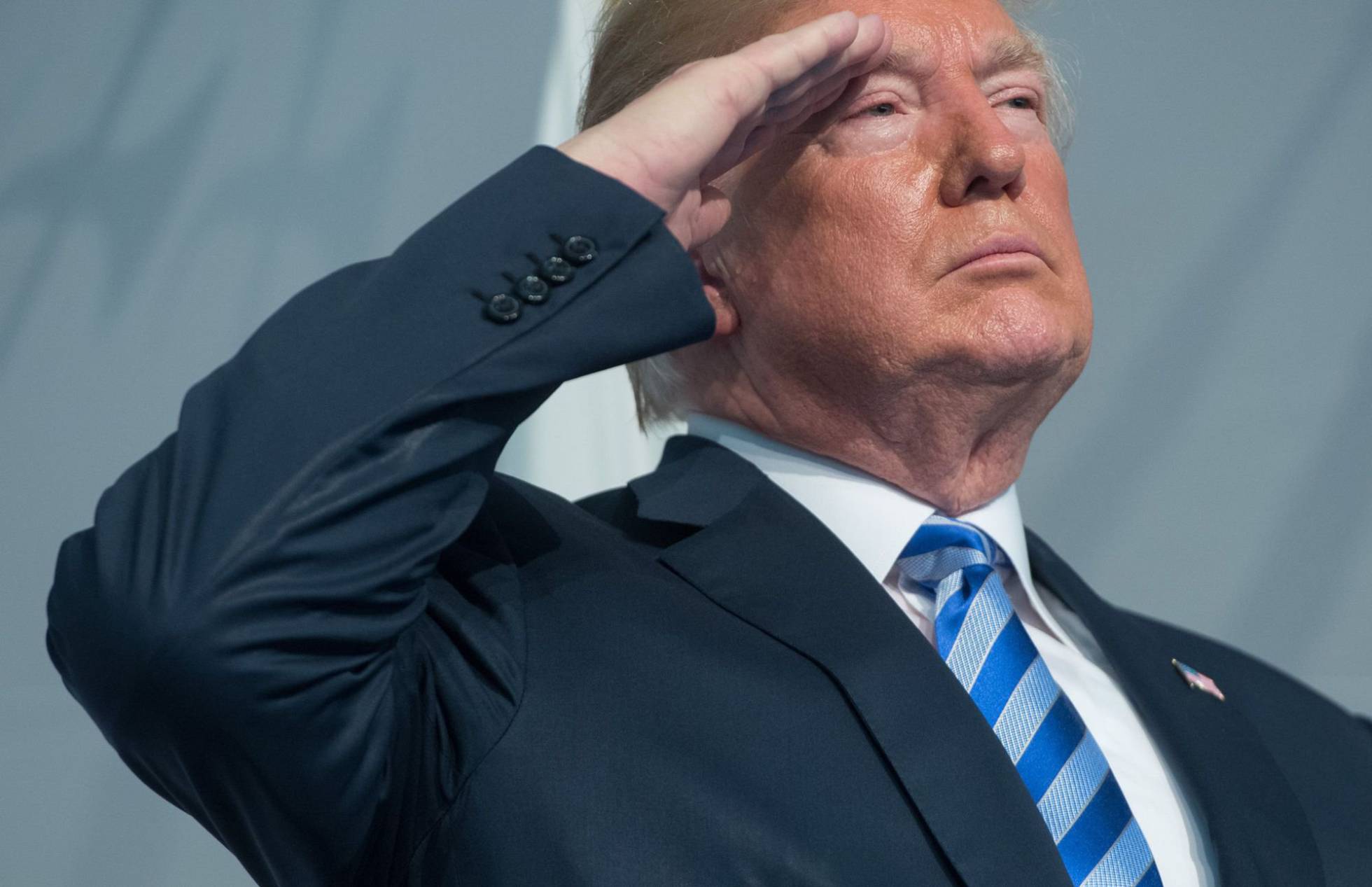 Trump dice tener el “derecho absoluto” de indultarse en caso de condena por la trama rusa