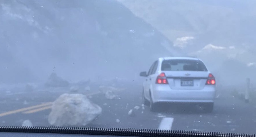 Daños menores y algunos derrumbes en la carretera de la Mixteca, saldo del sismo 5.9 con epicentro en Huajuapan
