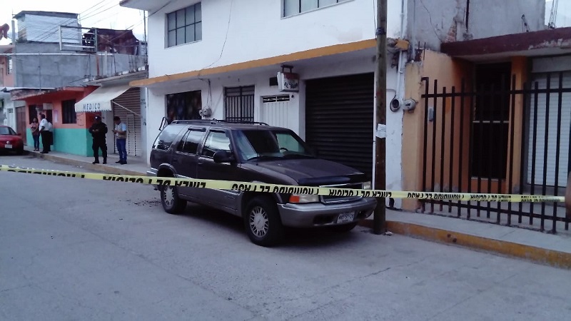 Explosivo casero daña dos vehículos en Huajuapan