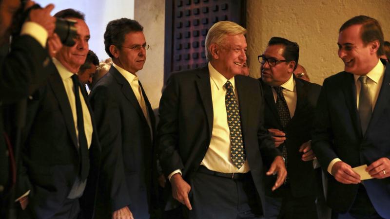 AMLO y empresarios anuncian programa para jóvenes por 110,000 MDP
