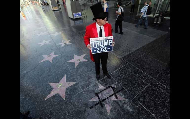 Destrozan con un pico la estrella de Trump en Hollywood