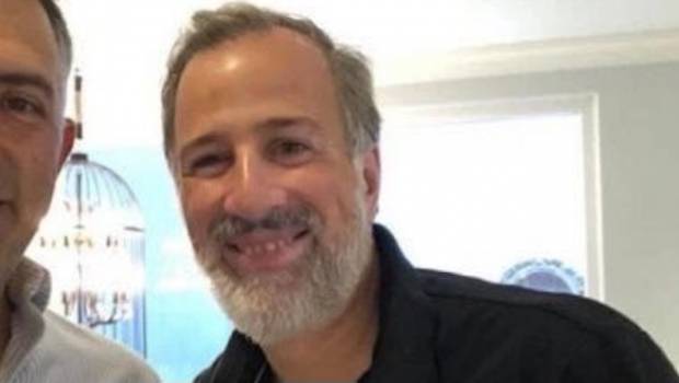 Reaparece Meade con nueva imagen y causa revuelo en redes