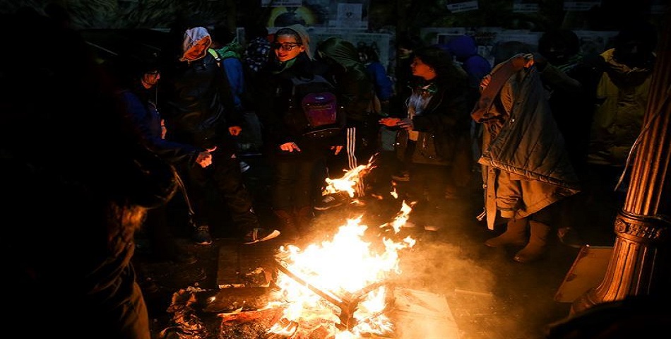 Se registran disturbios tras rechazo a despenalizar el aborto en Argentina