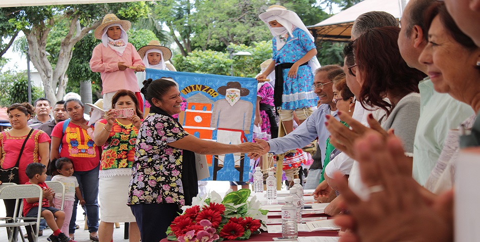 Certifica Zaachila e IEEA, a adultos en educación básica