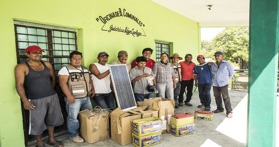 Pobladores de Tres Marías, Paso del Tigre, después de 100 años vieron la luz eléctrica en sus hogares