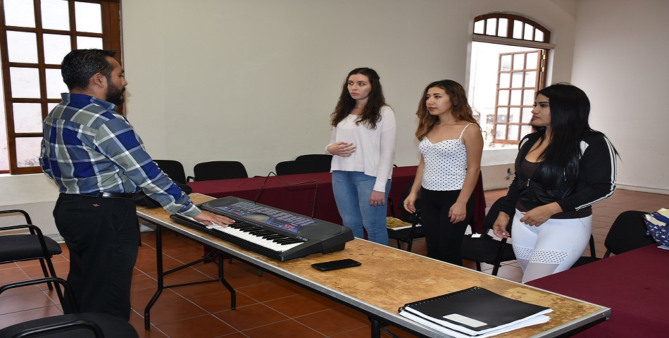Afinan la voz Señorita América 2018 y sus coristas para participar en fiestas patrias