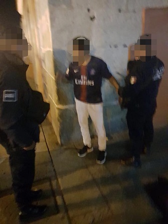 Vigentes operativos para sancionar a personas que aparten cajones de estacionamiento y tiren basura