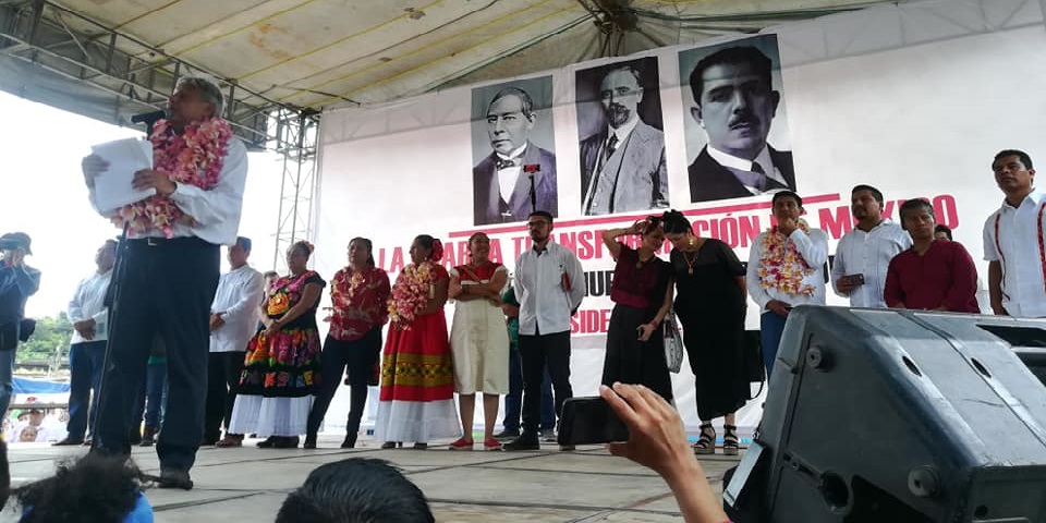 Se compromete AMLO a echar abajo reforma educativa a cambio de que maestros trabajen semana completa