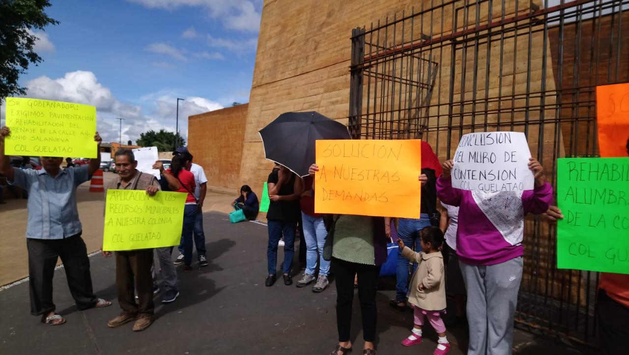 Ante desatención de Edil de Santa Lucía, protestan habitantes de la Guelatao