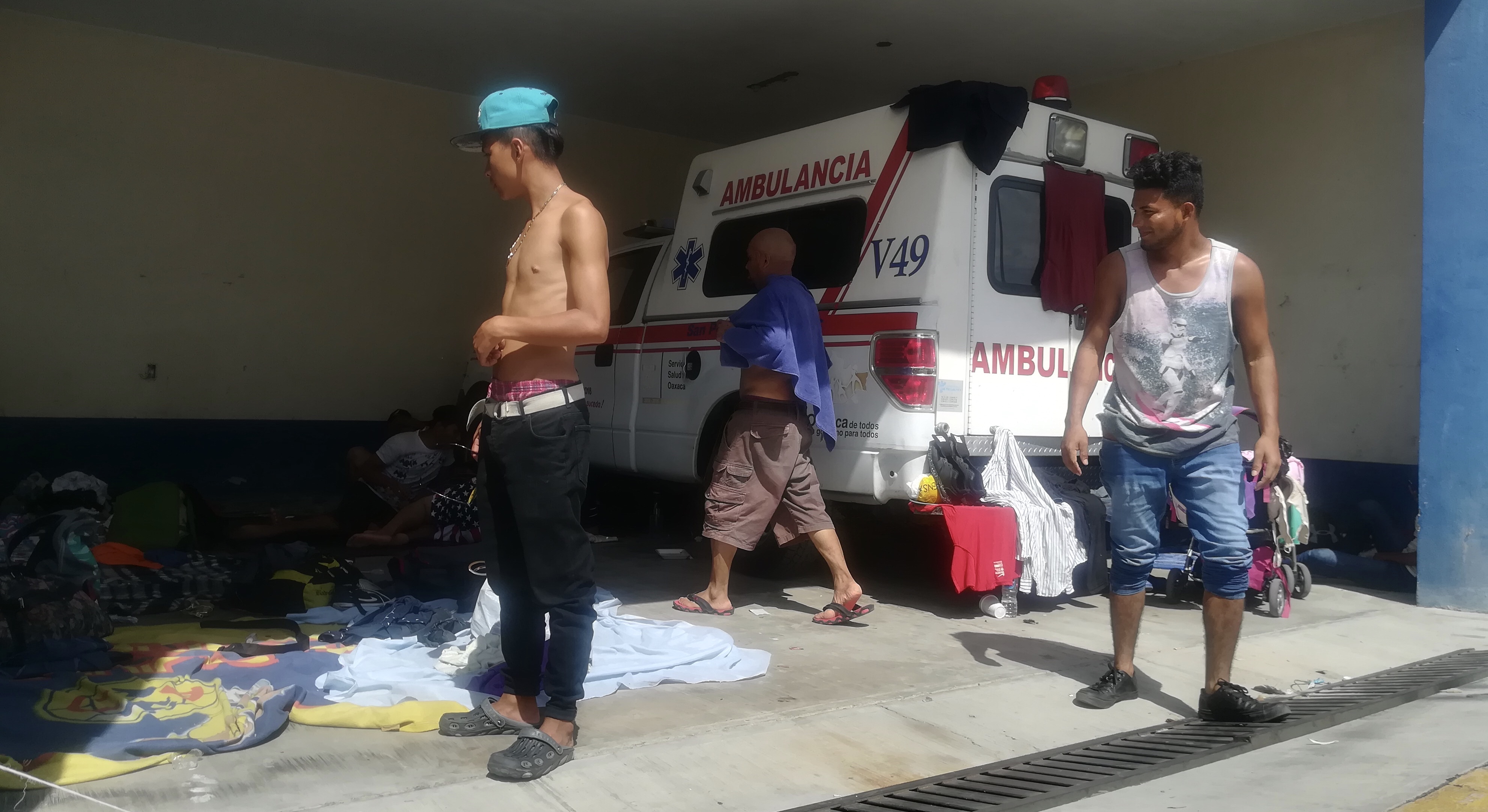 Caravana de migrantes se reorganiza para crear grupos de seguridad y continuar su trayecto