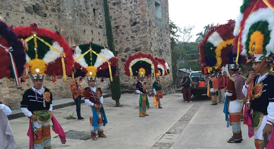 Hermanan Zaachila y La Mixteca con cultura de la Danza de la Pluma