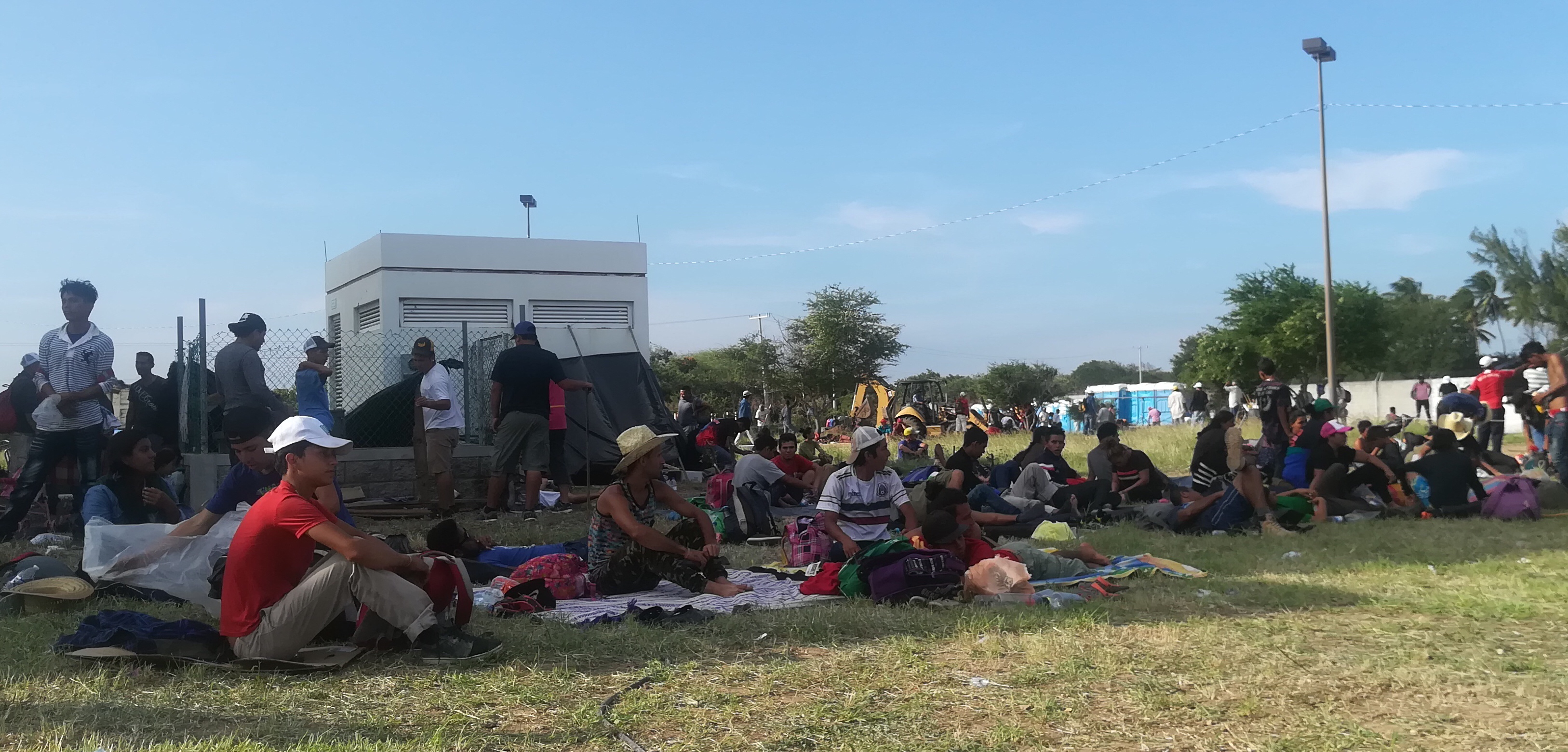 Llega caravana de migrantes a Juchitán