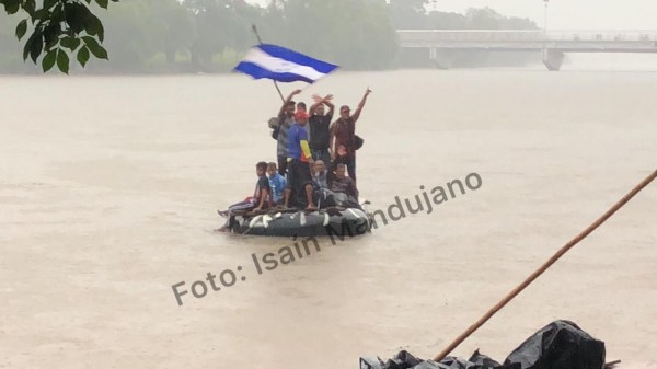 Entran a México los primeros integrantes de la caravana migrante