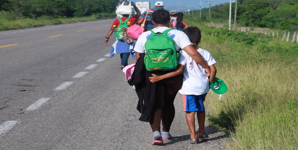 Lanzan alerta por salud de alrededor de 800 niños y niñas que viajan en la caravana migrante