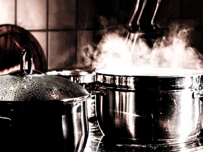 Mata a su novio, lo cocina con arroz y se lo ofrece a extraños