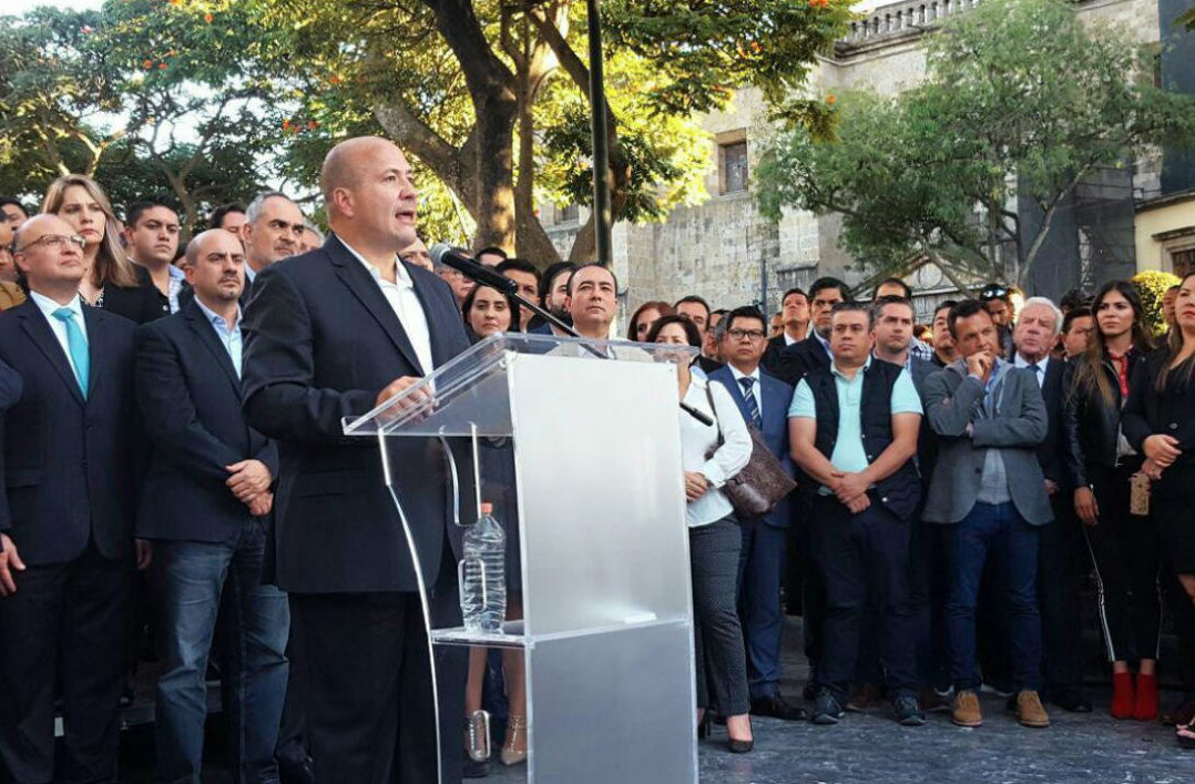 Enrique Alfaro enfrenta a AMLO por presupuesto, superdelegados y el perdón a corruptos
