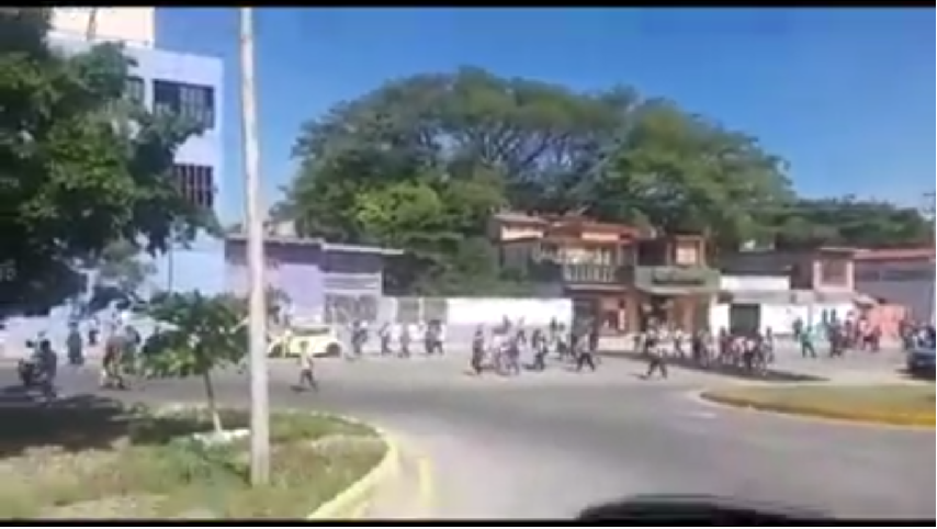 Maestros repudian visita de Peña Nieto a Oaxaca al tiempo que exigen sea encarcelado por alta traición a la nación