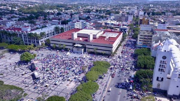Exigen juicio político contra gobernador Manuel Velasco Coello