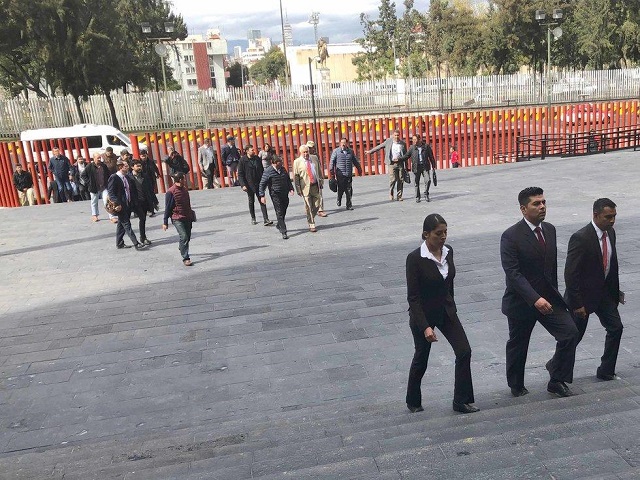 Asisten a San Lázaro colaboradores de Peña Nieto y AMLO para ensayar toma de protesta