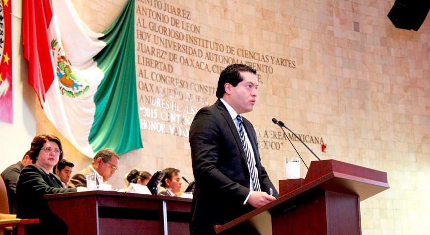 Con “poses”, diputados “despiden” a Gallardo Casas; Presidente de la Mesa, le regala boleto “a la Chingada”
