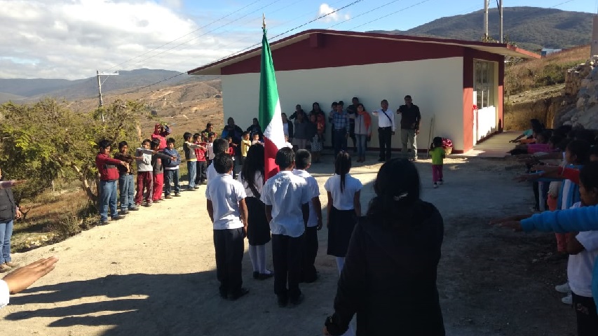 Mejoran la infraestructura con la construcción y entrega de aulas didácticas en Villa de Zaachila