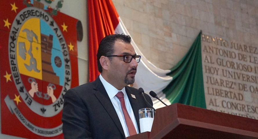 Titular de SSO sale vilipendiado del Congreso; erró y su equipo lo dejó solo