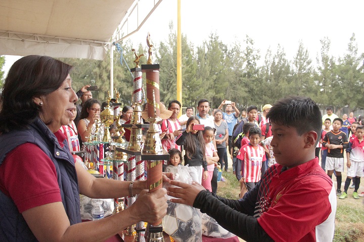 Se corona campeón de la liga municipal de futbol infantil la “Enrique Reyes”