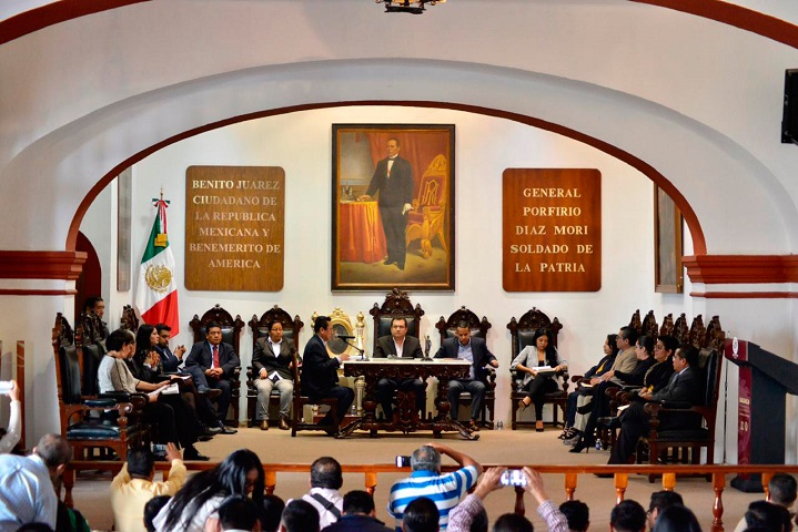 Ratifica cabildo de Oaxaca de Juárez designación de funcionarios municipales