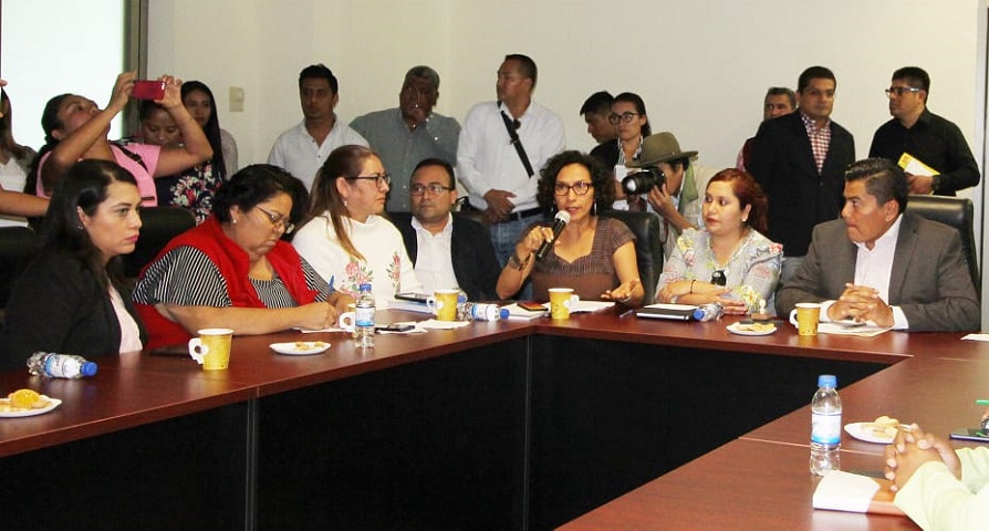 Entregan iniciativa ciudadana para reformar Ley Orgánica Municipal