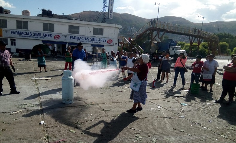 Capacitan a comerciantes del Mercado de Abasto en uso y manejo de extintores