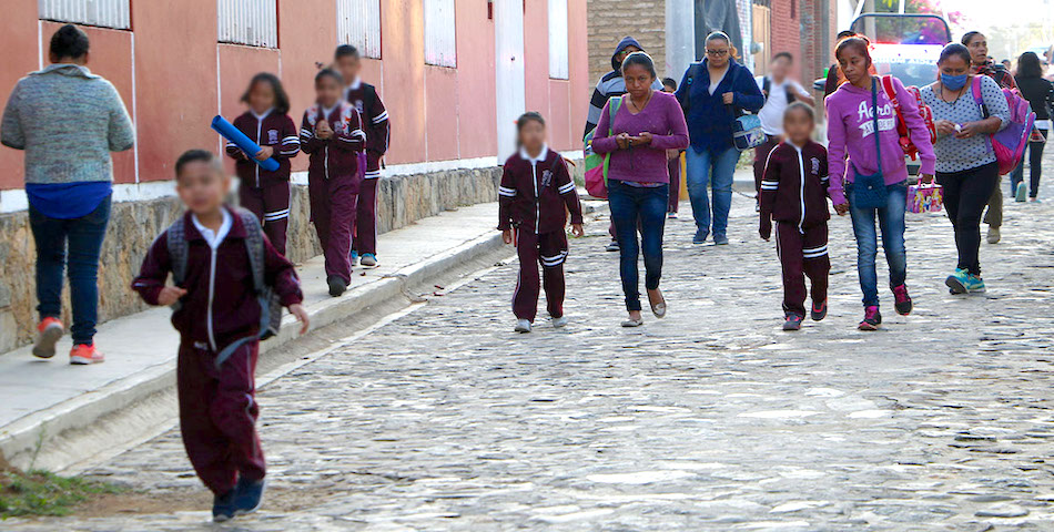 Sin incidentes reanudaron clases 900 mil alumnos y 82 mil maestros de Oaxaca