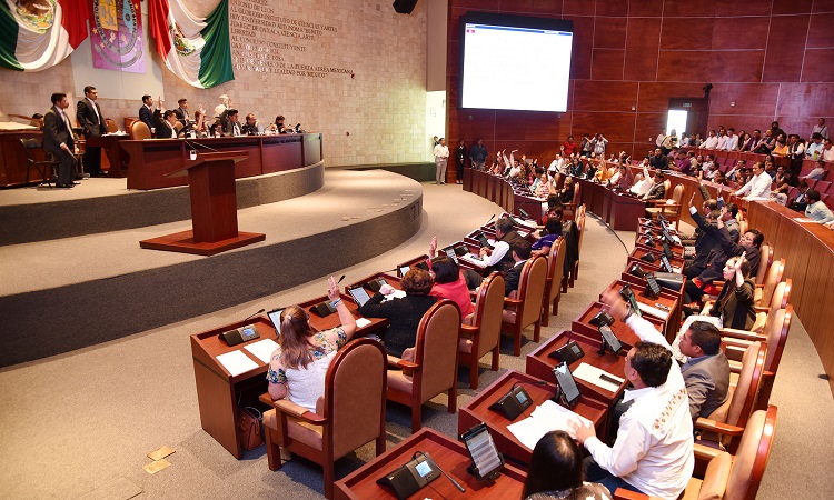 Por omisión de Presidenta e integrantes de Jucopo, Congreso, legisla ocurrencias; desacatan Audiencias Públicas