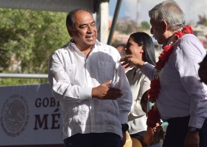 Astudillo Flores estalla contra AMLO tras abucheos en Tlapa, Guerrero