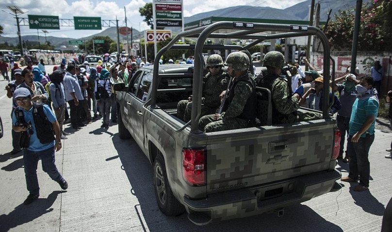 AMLO despliega a 900 militares en instalaciones de Pemex