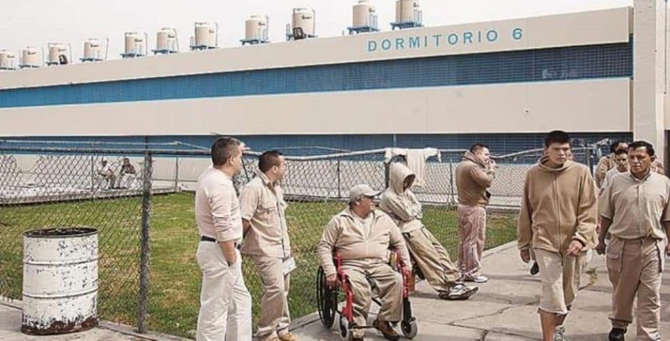 Mata reo a su esposa durante visita al Reclusorio Norte
