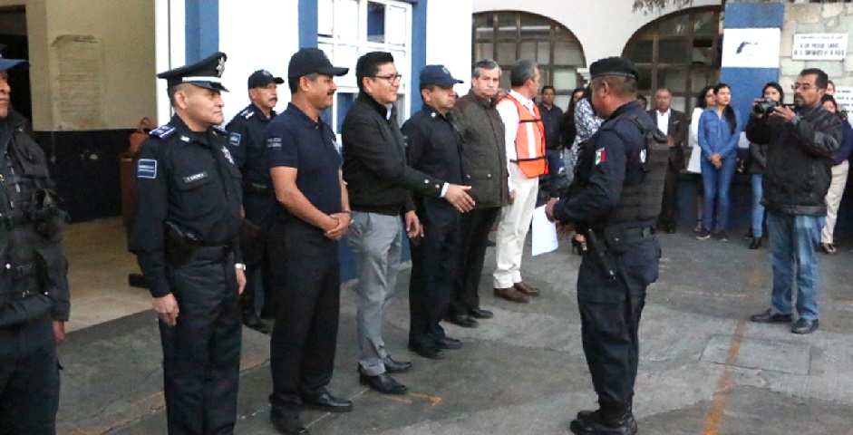 Reconoce Gobierno capitalino a policías municipales por servir con valor y heroísmo