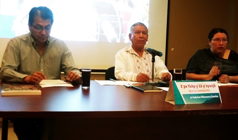 Defensoría apoya conservación de lenguas originarias con presentación de libro en lengua ayuuk