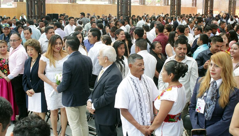 En 204 bodas colectivas incluyeron tres matrimonios de parejas del mismo género; avanzan derechos de comunidad LGBTTTI