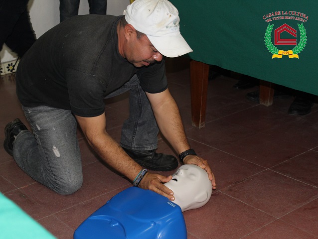 Capacitan a personal de Casa de la Cultura en conocimientos de primeros auxilios