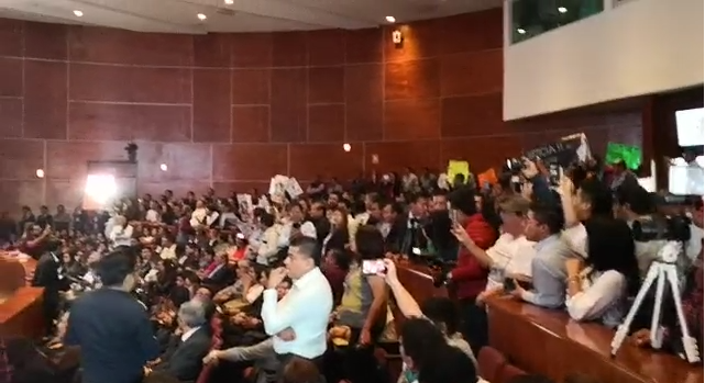 Protestan mujeres en el Congreso, tras caso de acoso sexual, demandan a diputados espacios libres de violencia
