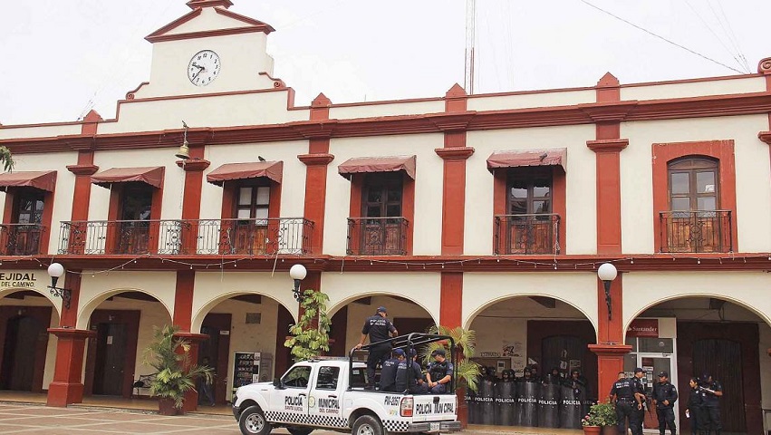 Gobierno de Santa Lucia, denuncia retiro de más de 3 mdp usurpando funciones