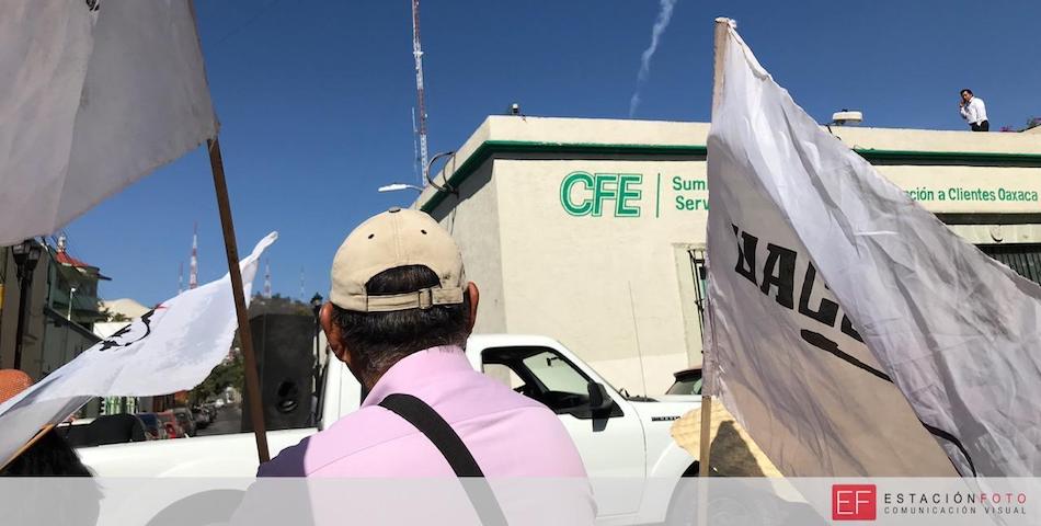 Toman oficinas de CFE para exigir justicia por el asesinato de Samir Flores y policía detiene a 4 activistas