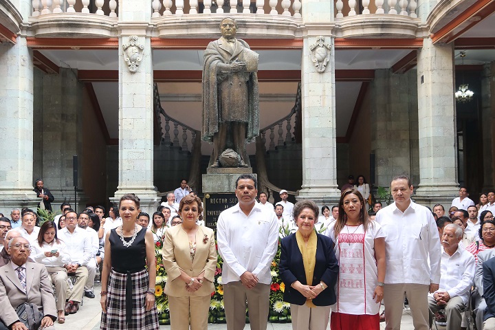 Educación y ley, vías para la unidad nacional y sanear instituciones: Rector UABJO