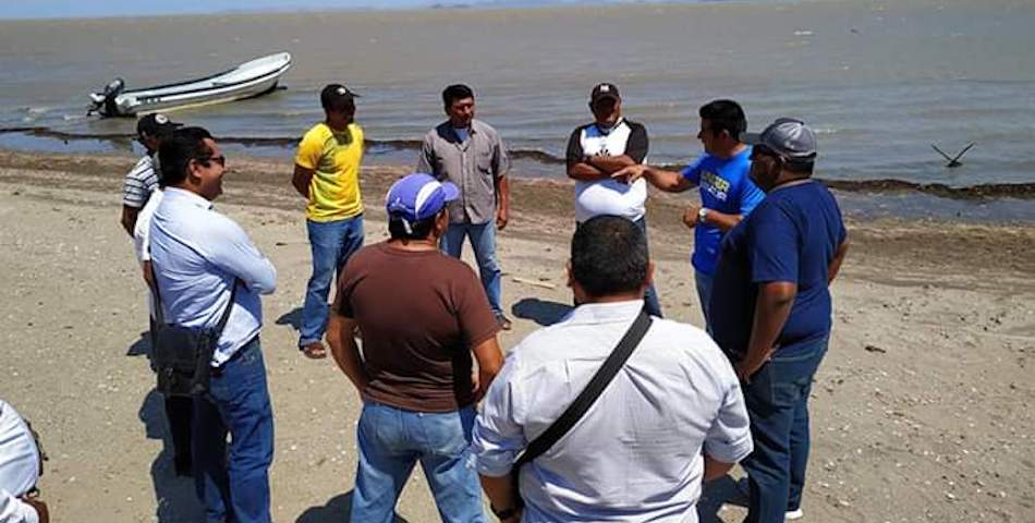 Recorren autoridades municipales la Agencia de Playa Vicente para alistar los encuentros deportivos de Semana Santa