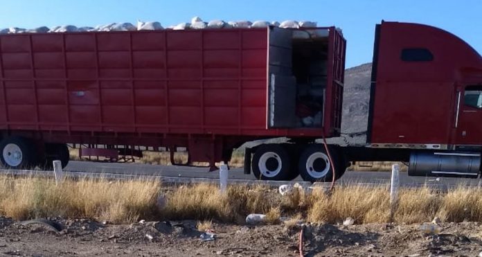 Sedena encuentra tráiler conectado a toma clandestina en carretera Torreón – Saltillo