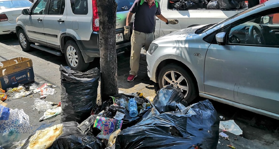 Ayuntamiento de Oaxaca de Juárez activa cuadrillas para recolectar basura en vía pública